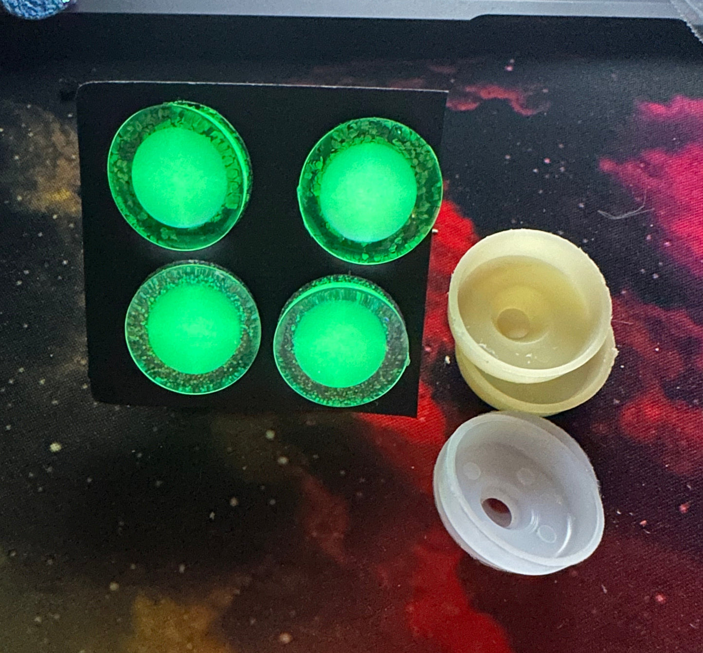 Centre Glow in the dark Pupil Sinker Safety eyes 5 pairs 25mm - 5Pk Prism Plates included