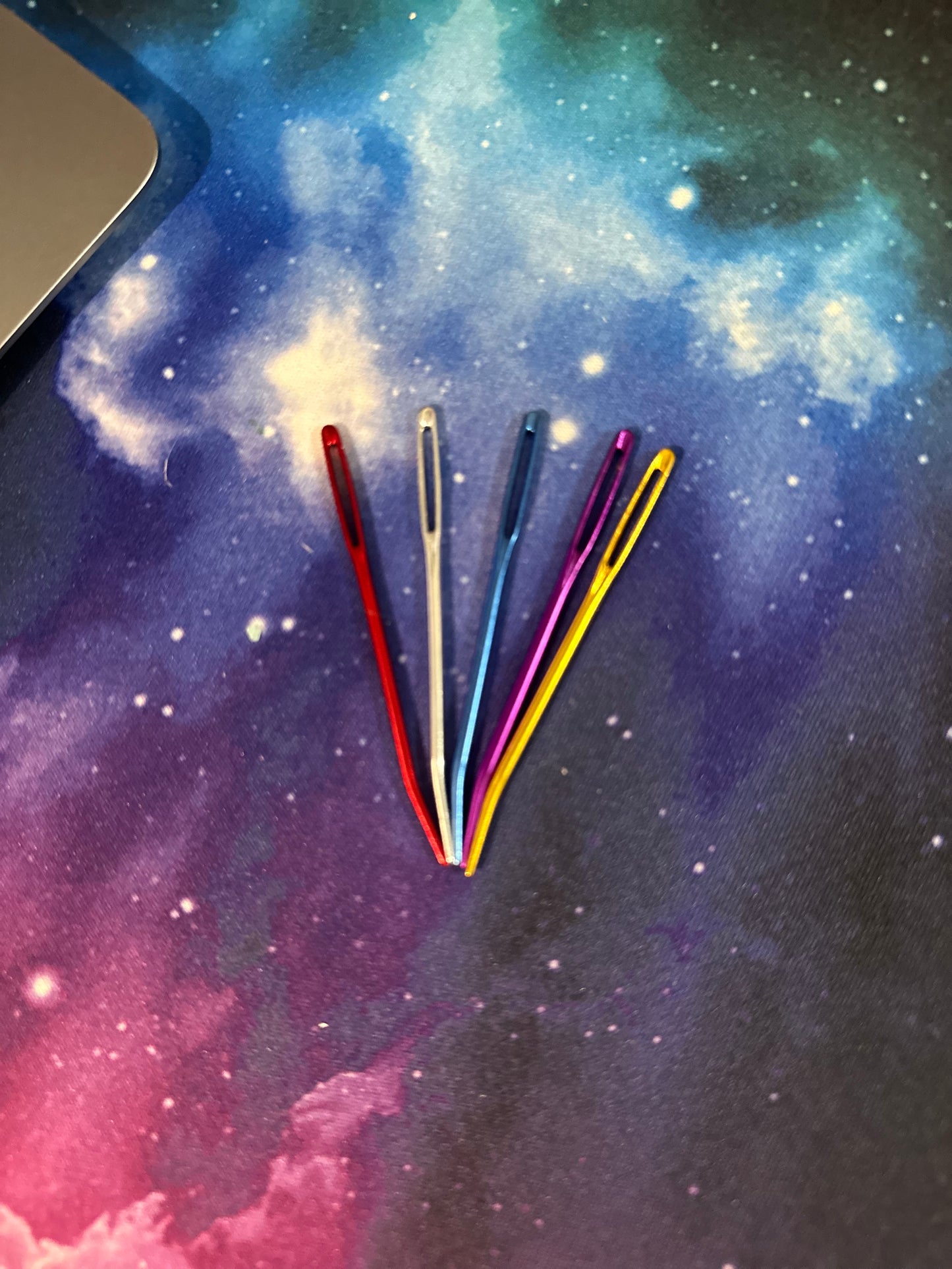 5 Pack of Aluminium bent tip Sewing/Darning Needles