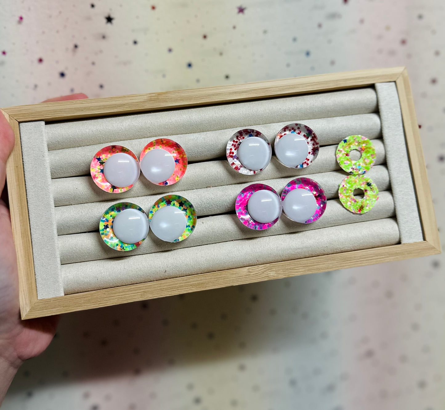 White Off Centre pupil Sinker Safety eyes 5 pairs 14mm-30mm - 5pk Prism Plates included *NEW pack size*