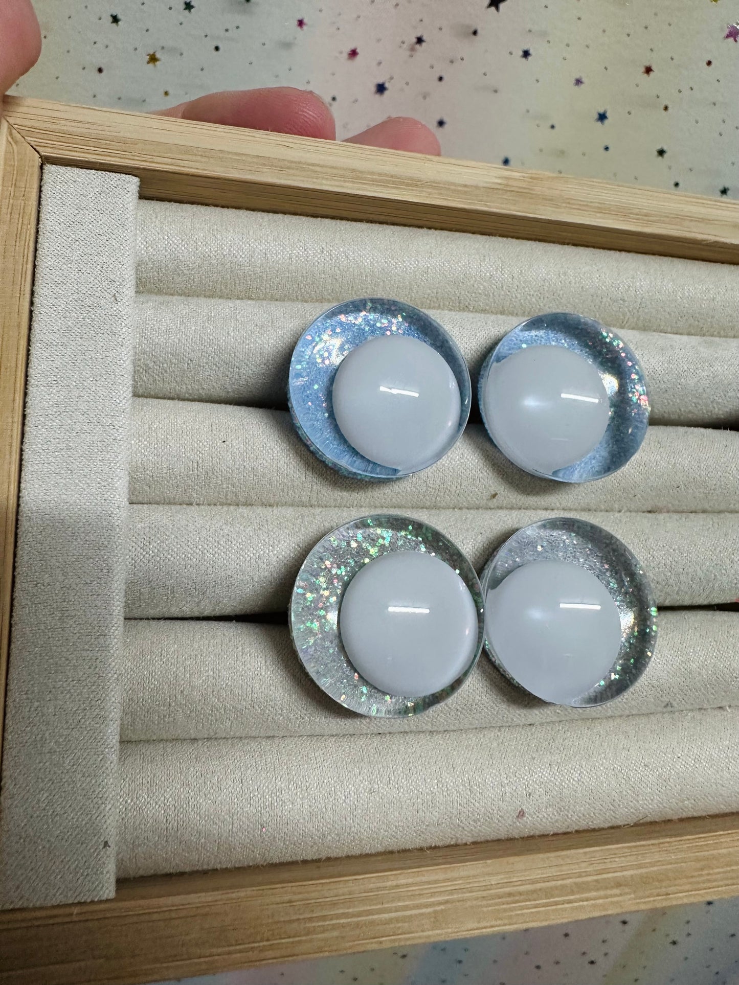 White Off Centre pupil Sinker Safety eyes 5 pairs 14mm-30mm - 5pk Prism Plates included *NEW pack size*