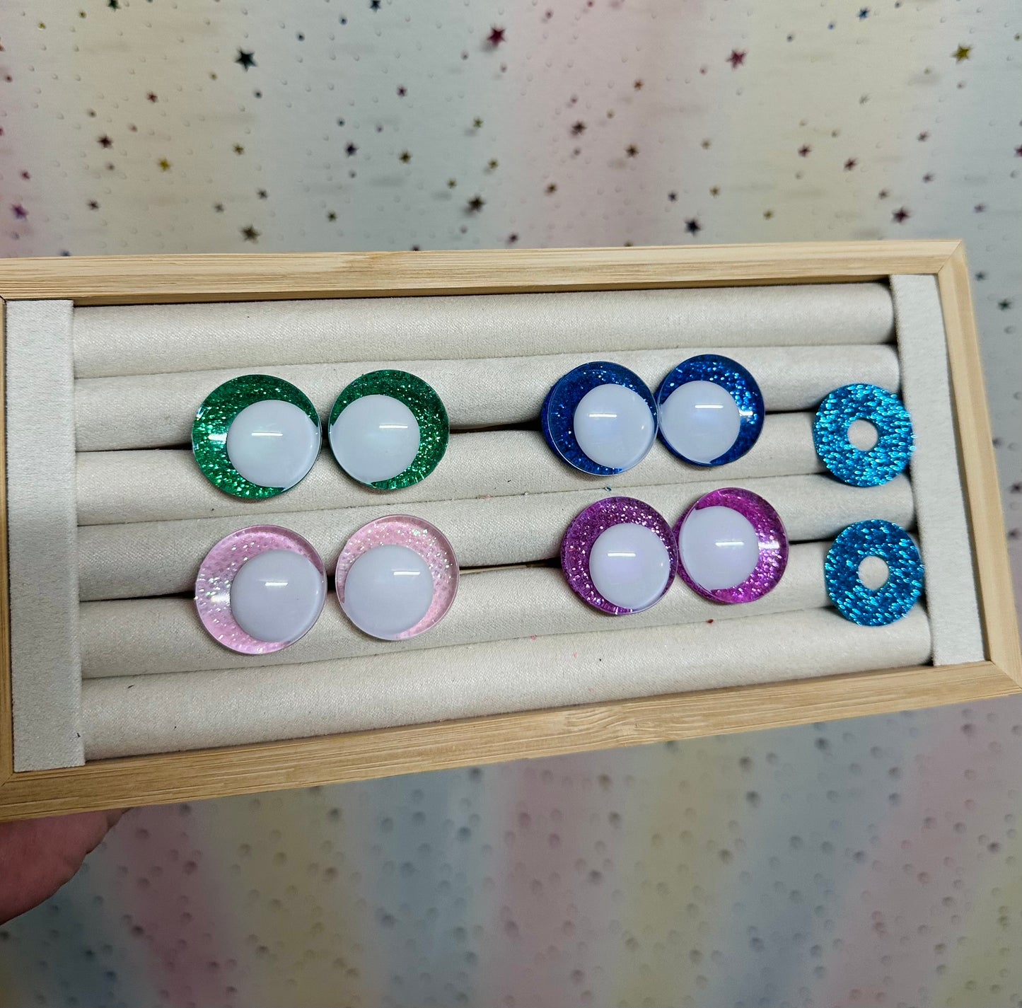 White Off Centre pupil Sinker Safety eyes 5 pairs 14mm-30mm - 5pk Prism Plates included *NEW pack size*