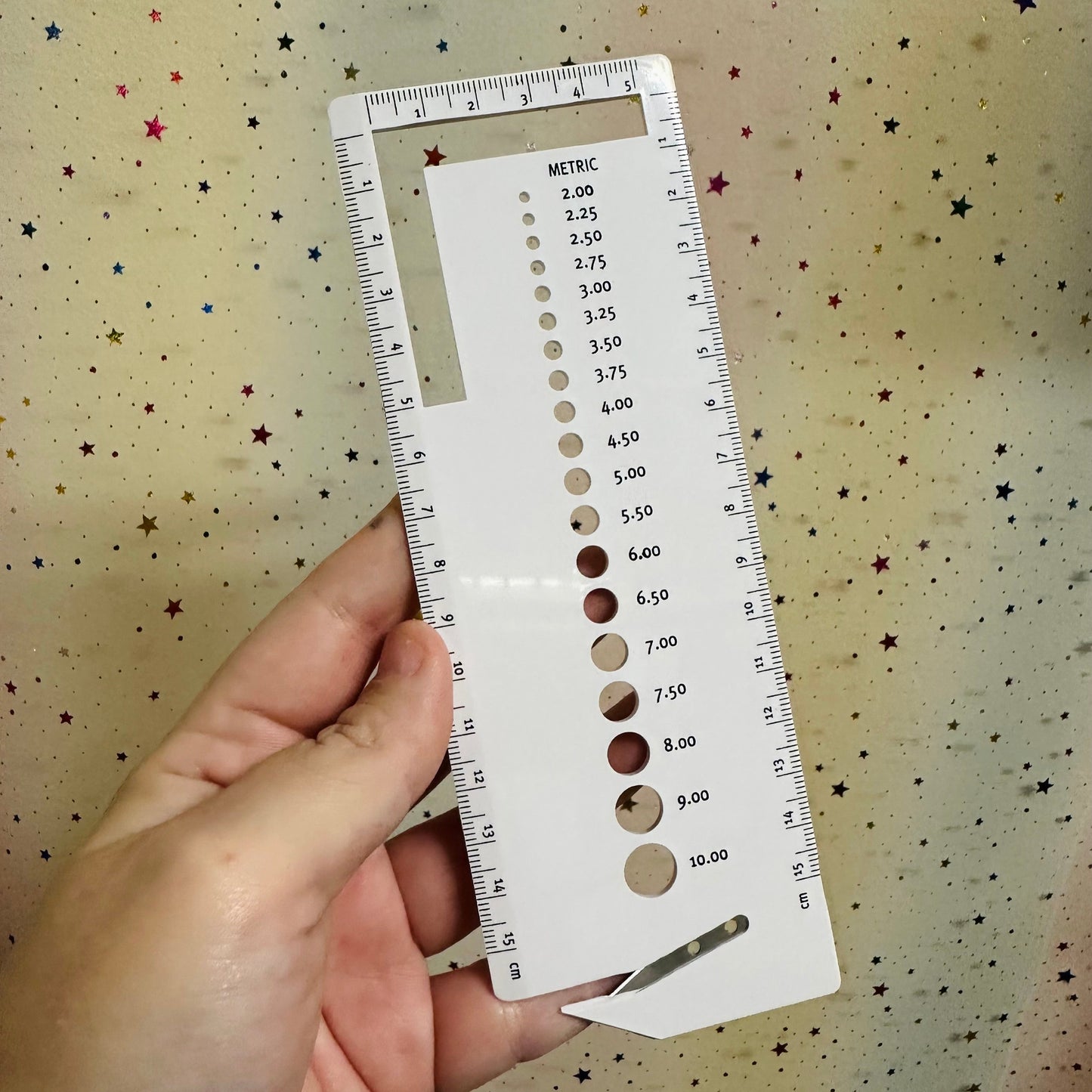 Crochet and Knitting Gauge ruler - built in yarn cutter