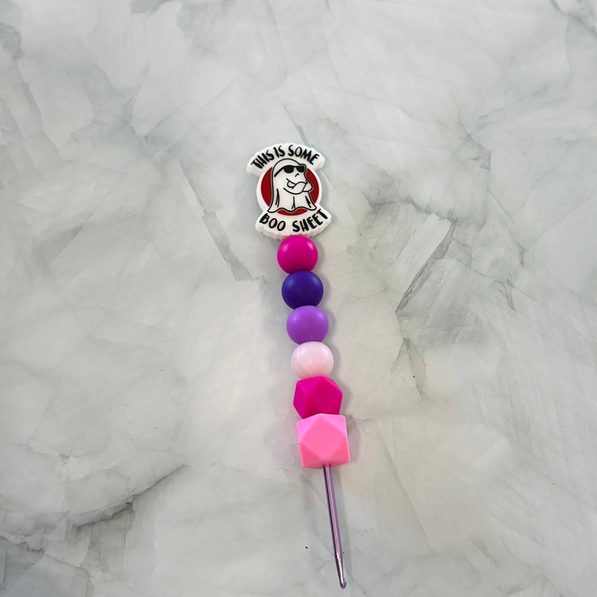 Colorful beaded crochet hook with a ghosty focal bead on a marble background.

Acrylic yarn, plush yarn,. chenille yarn 