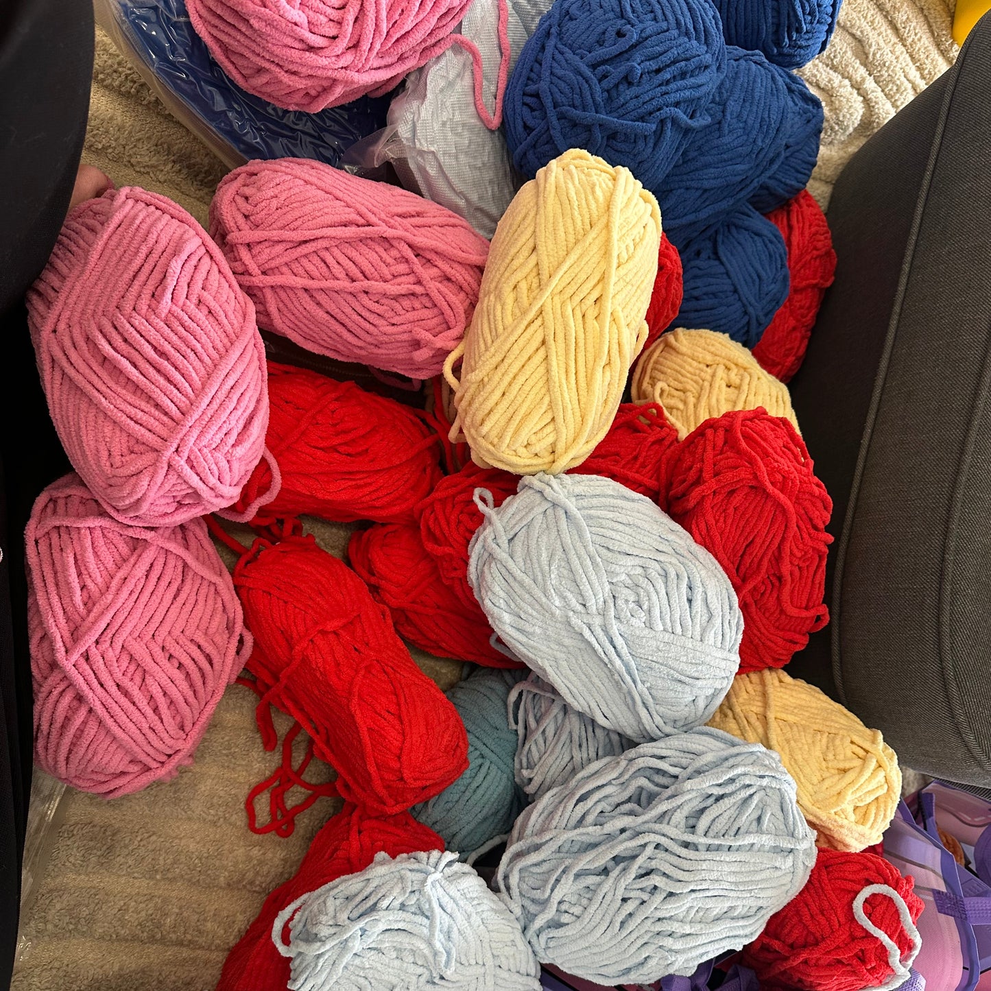 Cozy Cloud Yarn Wholesale Grab bag - 500g Mixed colour