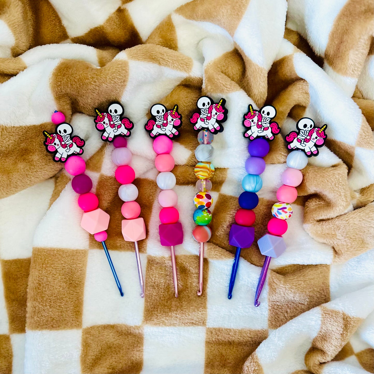 Silicone Bead ergonomic Crochet hook - 3mm - 5mm - Zombies and Unicorns