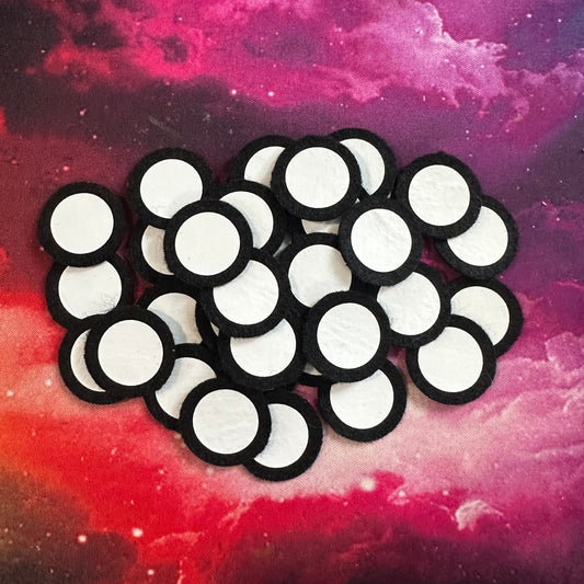 Round Pokeball buttons - 2.5cm - 20 pack